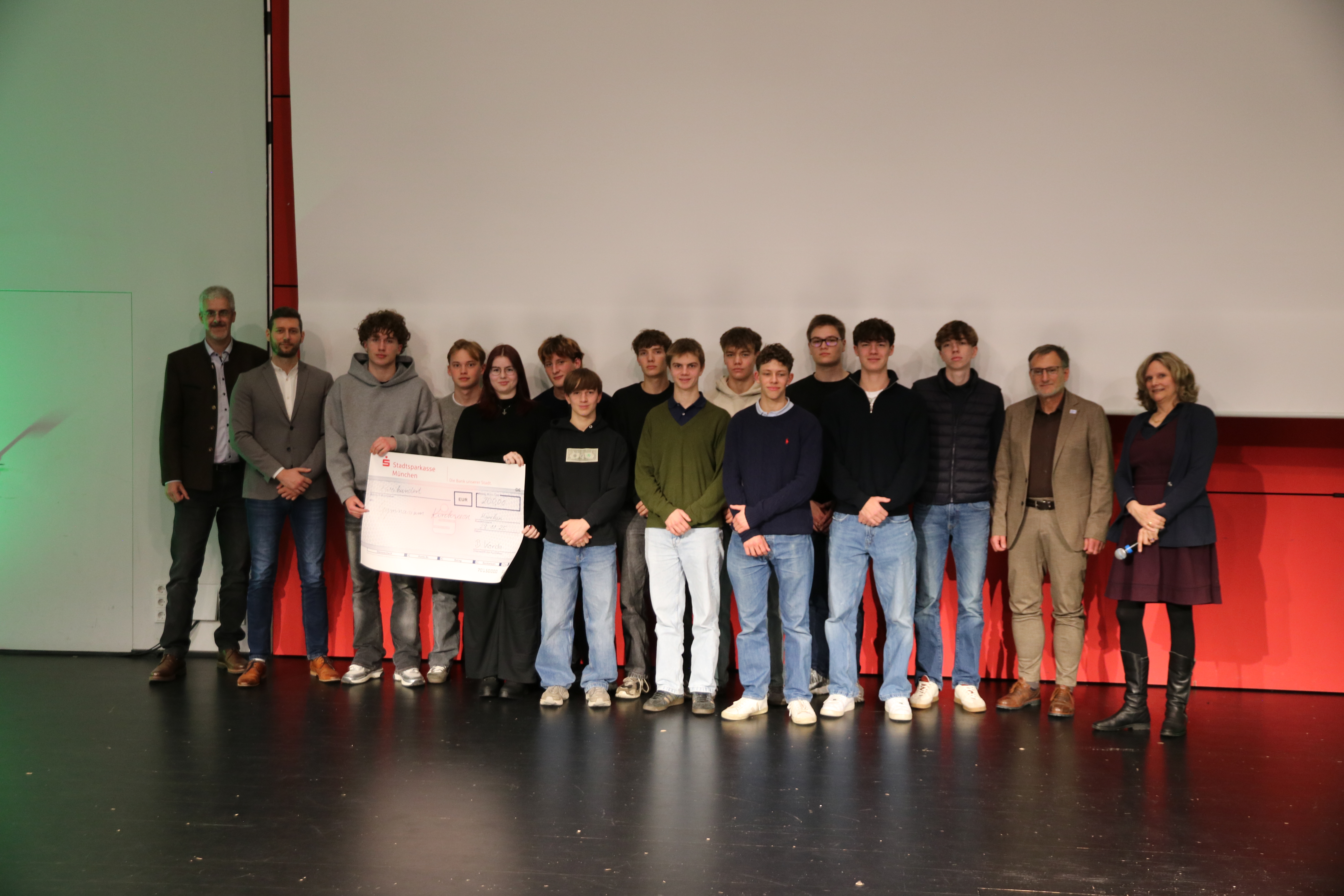 P-Seminar Geschichte gewinnt P-Seminarpreis Oberbayern-Ost P-Seminar Geschichte gewinnt P-Seminarpreis Oberbayern-Ost
